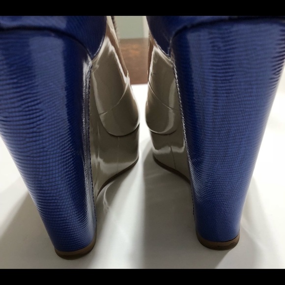BCBGeneration Blue & Nude Peep Toe Wedge Heel Sz 7 - Picture 2 of 8